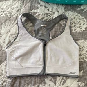 Avis sports bra front zipper size xl